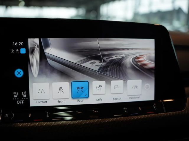 Volkswagen Golf R Performance 4M *2.H *19 *Pano *AKRA *DCC