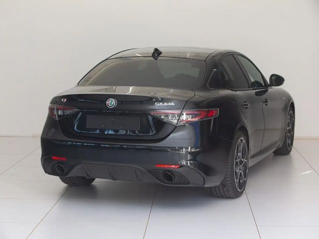 Alfa Romeo Giulia AT8 Q4