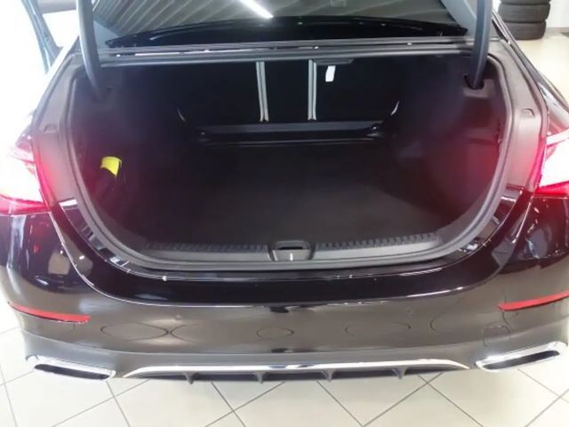 Mercedes-Benz E 220 AMG Line E 220 d Sedan