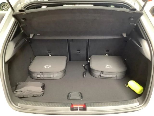 Mercedes-Benz A 250 A 250 e AMG Line