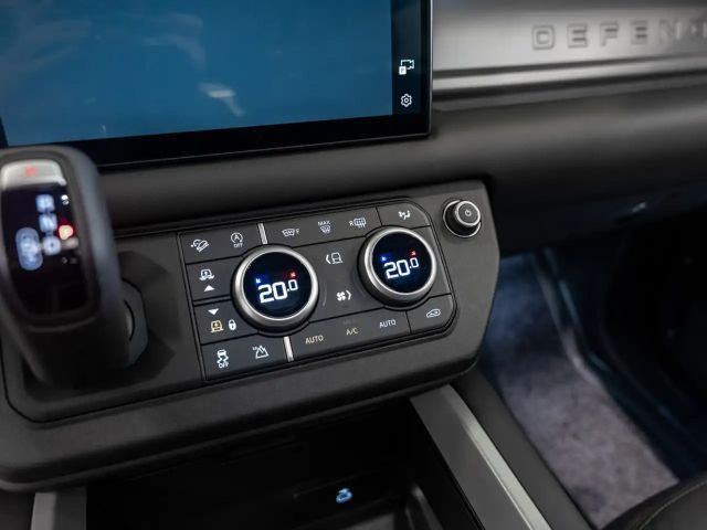 Land Rover Defender 110