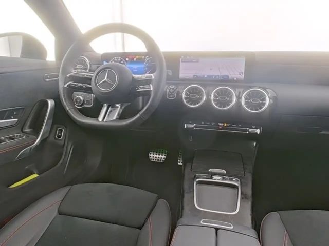 Mercedes-Benz CLA 200 AMG Line Coupé