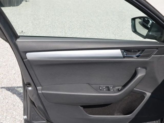 Skoda Superb Superb Kombi 2,0 TDI DSG LED VIRTUAL 1.Besitz