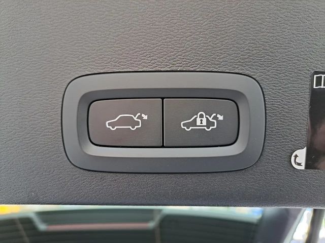 Volvo XC40 Core Recharge T4