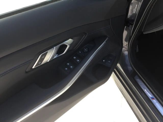 BMW 330 330e M-Sport xDrive