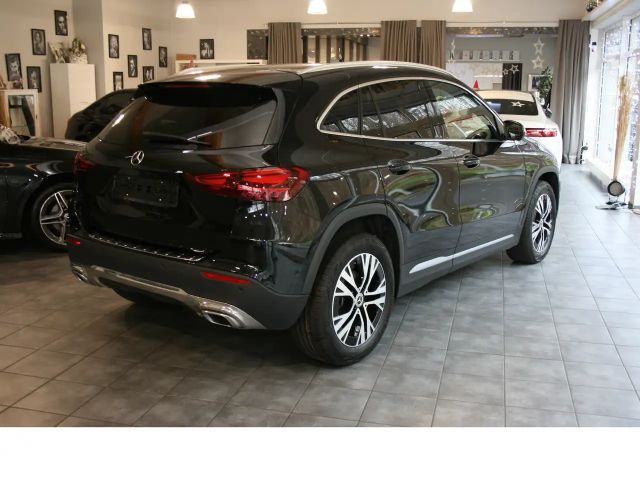 Mercedes-Benz GLA 200 4MATIC GLA 200 d