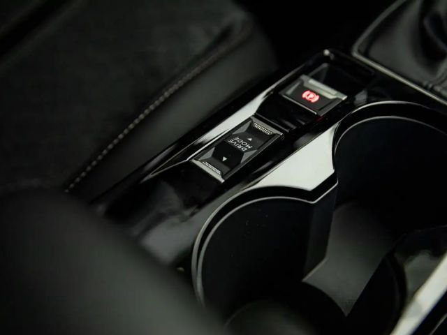 Peugeot 208 100 PK AT | Camera | Airco | Parkeers. v&a | Ca...