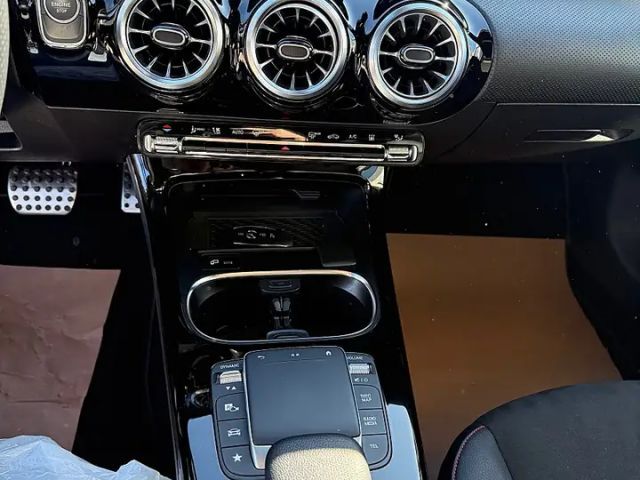 Mercedes-Benz A 250 A 250 e AMG Line