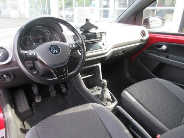 Volkswagen up! Active