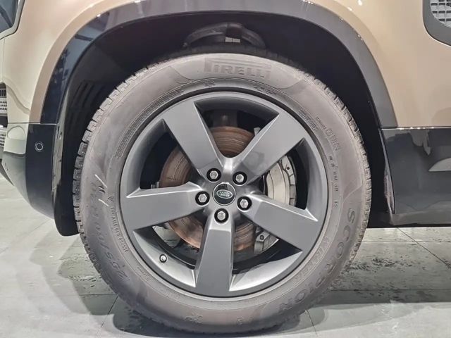 Land Rover Defender 110 D300 Dynamic SE