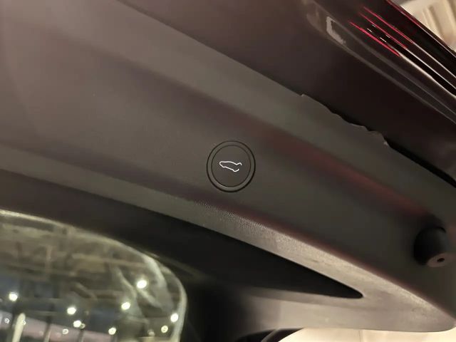 Tesla Model Y RWD Standard Range