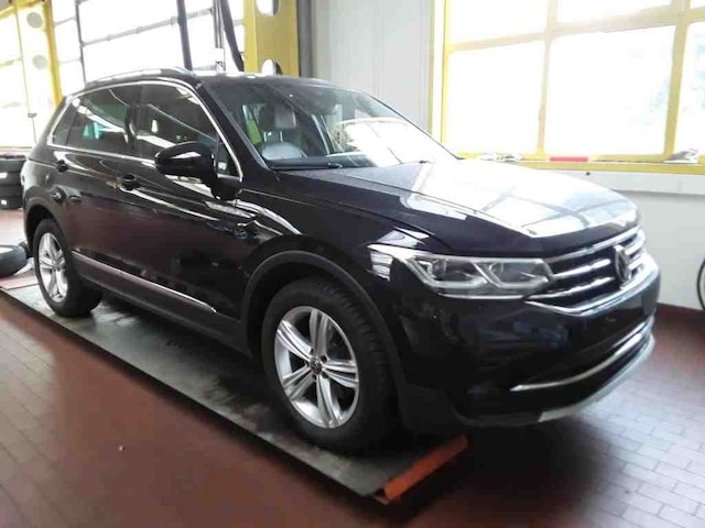 Volkswagen Tiguan BI-COLOUR*AHK*PANO*NAVI*MATRIX