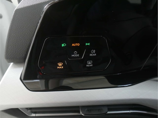 Volkswagen Golf 2.0 TDI DSG Life Variant