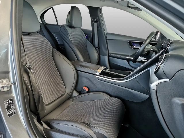 Mercedes-Benz C 180 AVANTGARDE Sedan