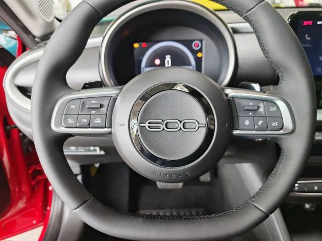 Fiat 600e Hybrid 1.2 110 DCT Kamera-PDC vorn+hinten-SHZ-LED