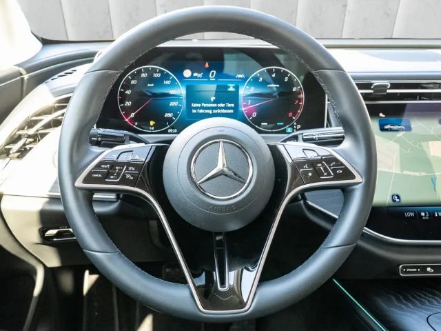 Mercedes-Benz E 200 AVANTGARDE Sedan