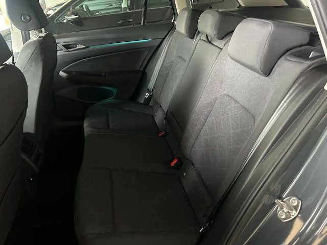 Volkswagen Golf Life Variant