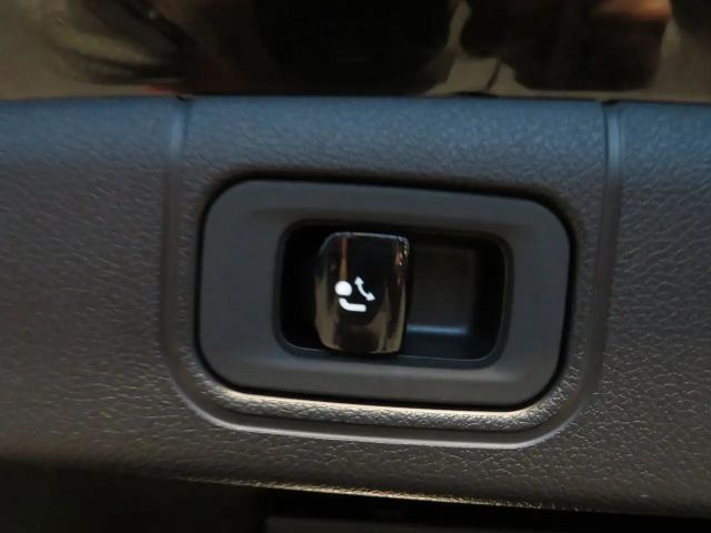 Mercedes-Benz E 220 AMG Line E 220 d Sedan