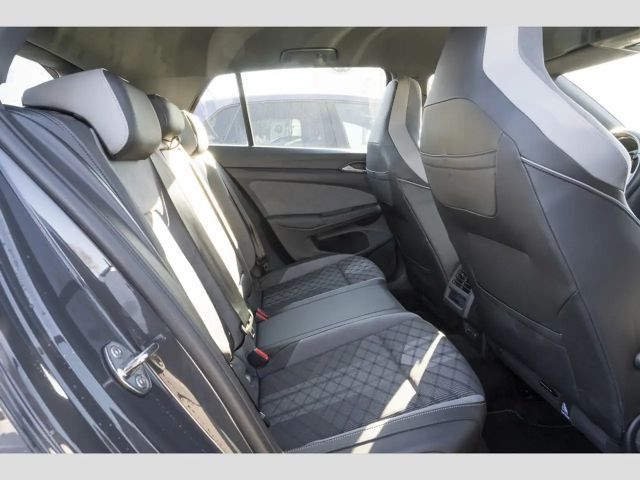 Volkswagen Golf 1.5 eTSI DSG Golf VIII R-Line