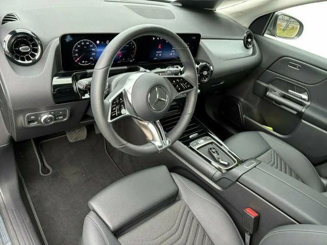 Mercedes-Benz GLA 180 W-Paket KAM PDC SpurH Navi AUT Virtual