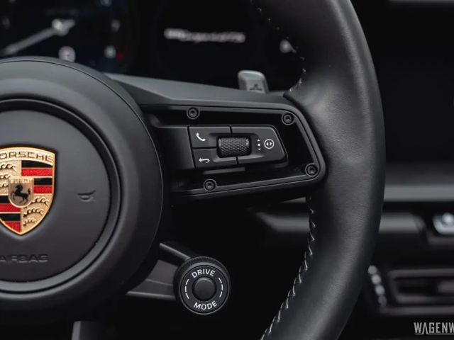 Porsche 992 4 Cabrio GTS Targa