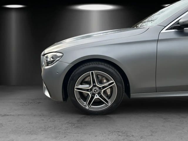 Mercedes-Benz E 300 AMG Line Sedan