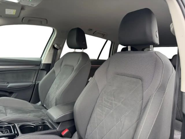 Volkswagen Golf 1.5 eTSI DSG Style Variant