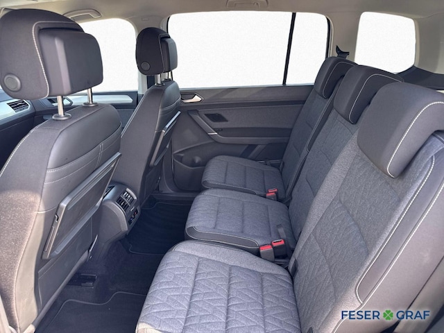 Volkswagen Touran 1.5 TSI IQ.Drive R-Line