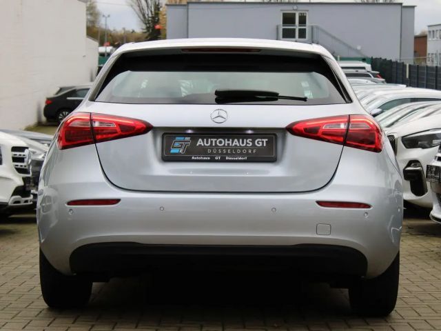 Mercedes-Benz A 180 A 180 d