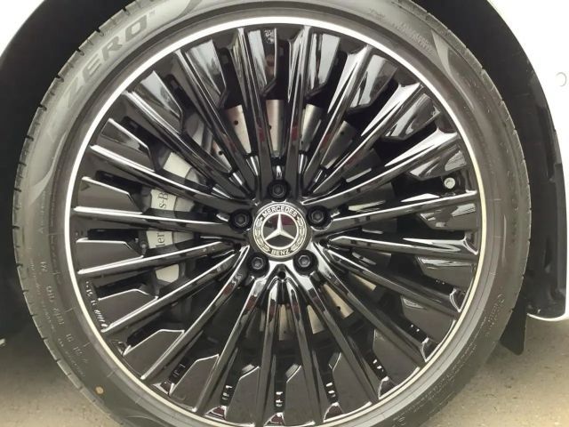 Mercedes-Benz E 200 AMG Line Sedan