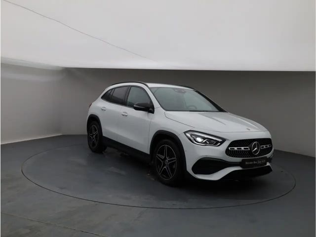 Mercedes-Benz GLA 200 AMG Line