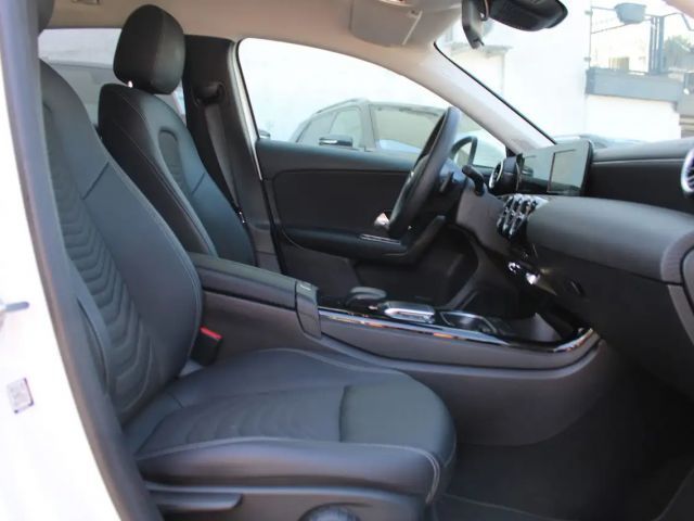 Mercedes-Benz A 180 A 180 d