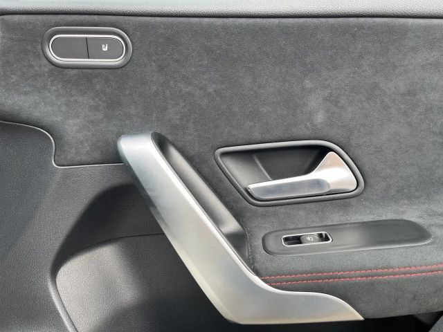 Mercedes-Benz A 250 4MATIC AMG Line