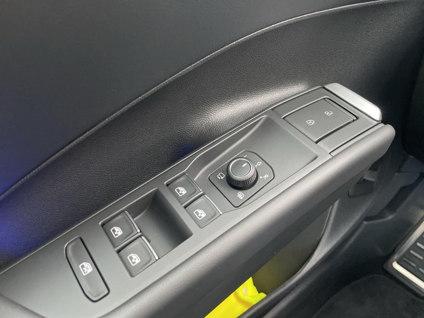 Volkswagen T-Roc 1.5 eTSI DSG R-Line