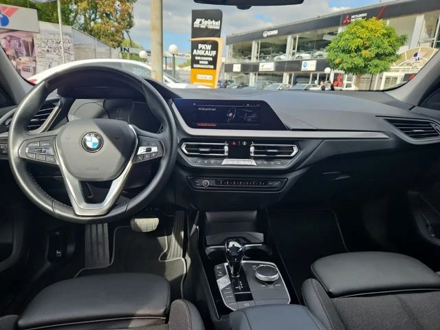 BMW 118 118i Sedan Sport Line