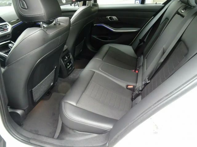 BMW 320 320i Sedan Sport Line