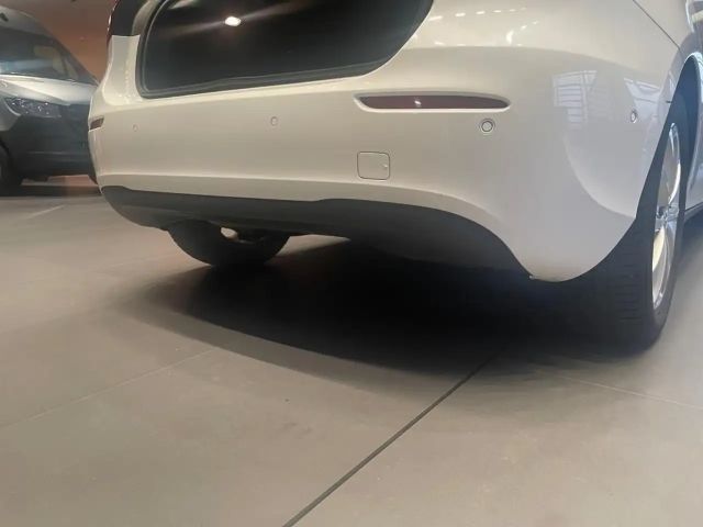 Mercedes-Benz A 200 AMBUX+CARPLAY+LED+SHZ+PDC