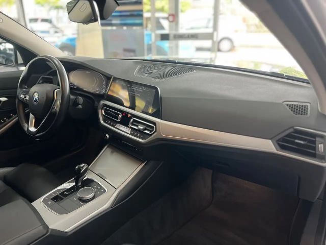 BMW 330 330e Advantage pakket Touring