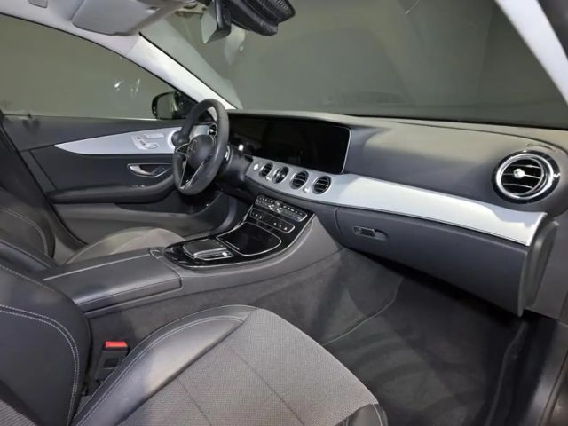 Mercedes-Benz E 220 AVANTGARDE E 220 d Sedan