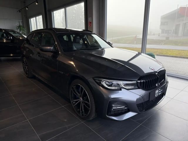 BMW 330 330e M-Sport xDrive