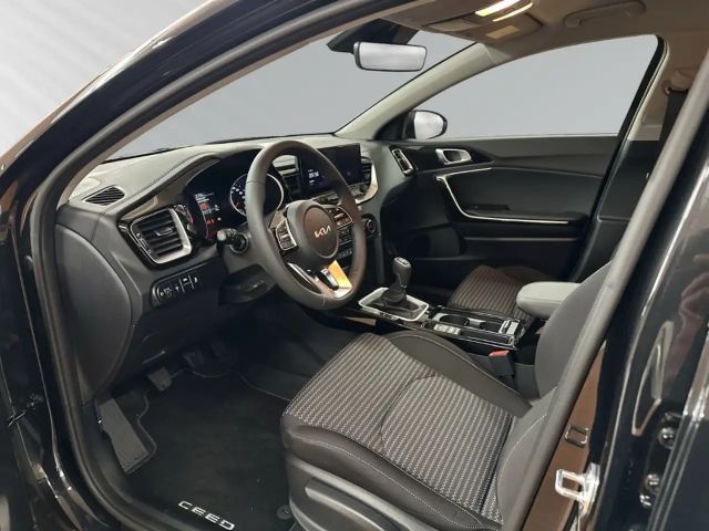 Kia Ceed Ultimate Edition 1.5T 140+ STYLE+ SITZHEIZUNG+ NAV