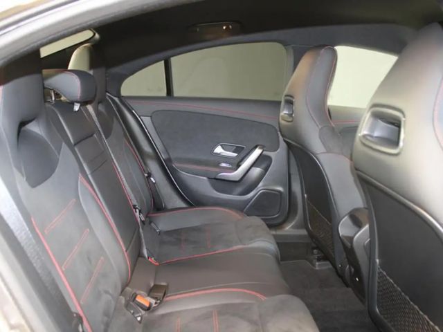 Mercedes-Benz CLA 200 AMG Line Coupé