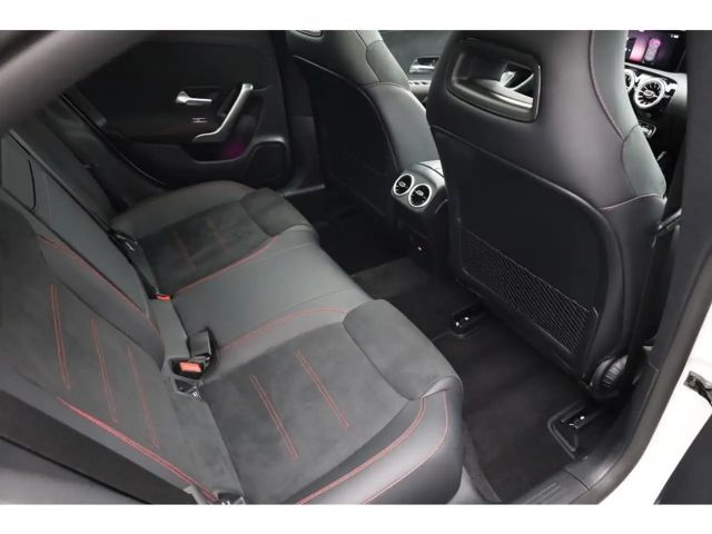 Mercedes-Benz CLA 200 AMG Line Coupé