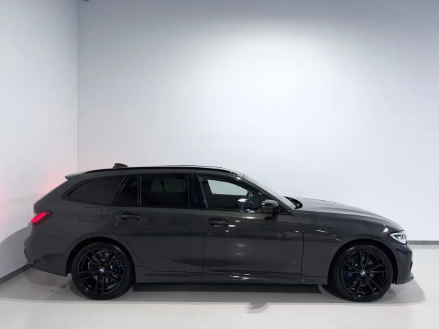 BMW 330 330e M-Sport xDrive