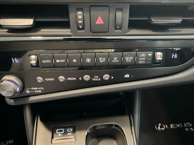 Lexus ES Business Line