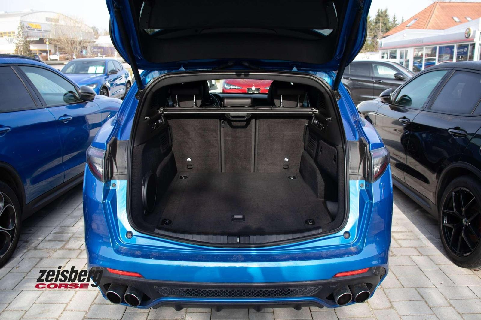 Alfa Romeo Stelvio AT8 Q4 Quadrifoglio Verde