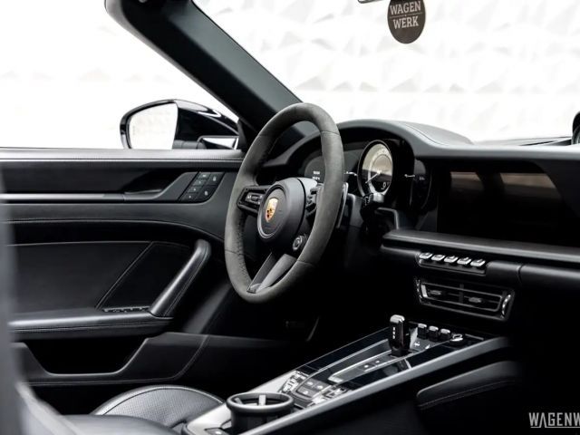 Porsche 992 Cabrio Carrera GTS