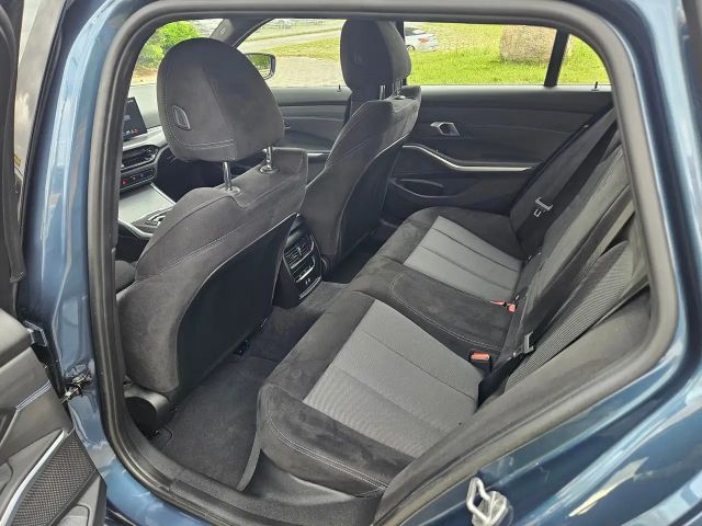 BMW 330 330e 330i M-Sport xDrive