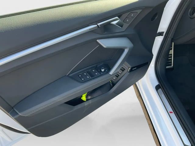 Audi A3 40 TFSI Hybride S-Line Sedan