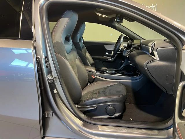 Mercedes-Benz A 250 A 250 e AMG Line